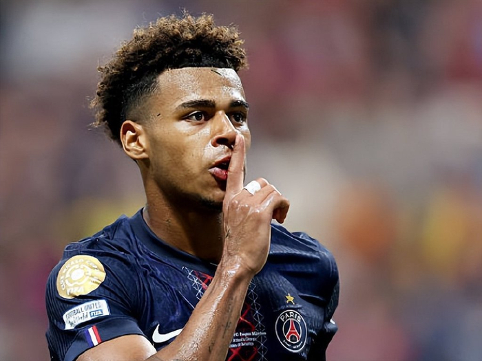 赵睿助攻 周琦跟进上篮打成2+1