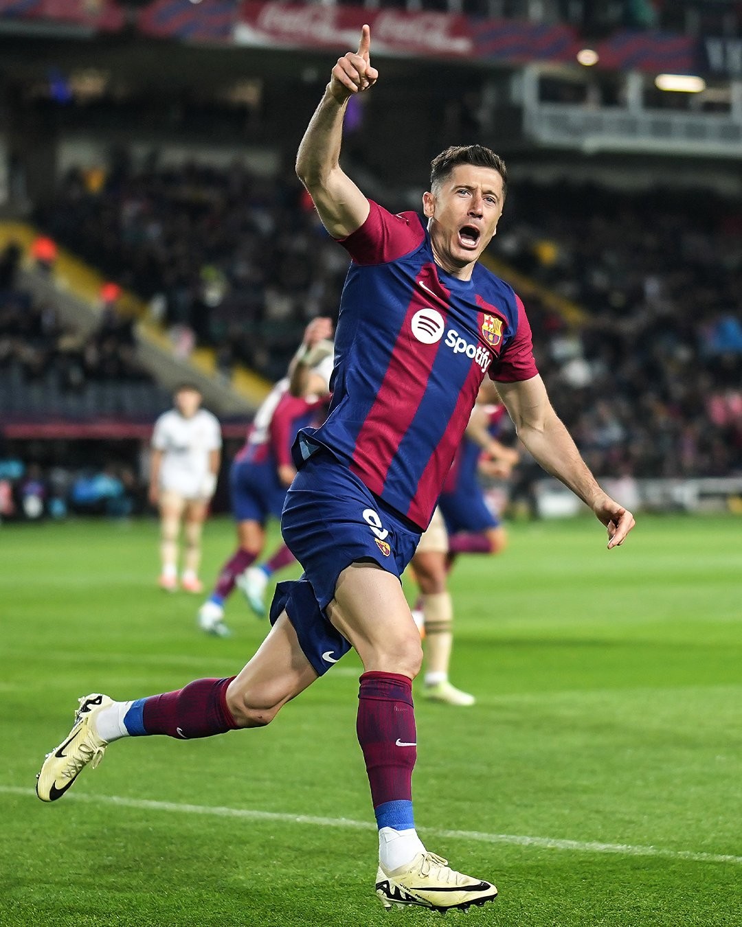 疯狂6-1!欧冠历史首次!巴黎最后时刻痛失小组第1